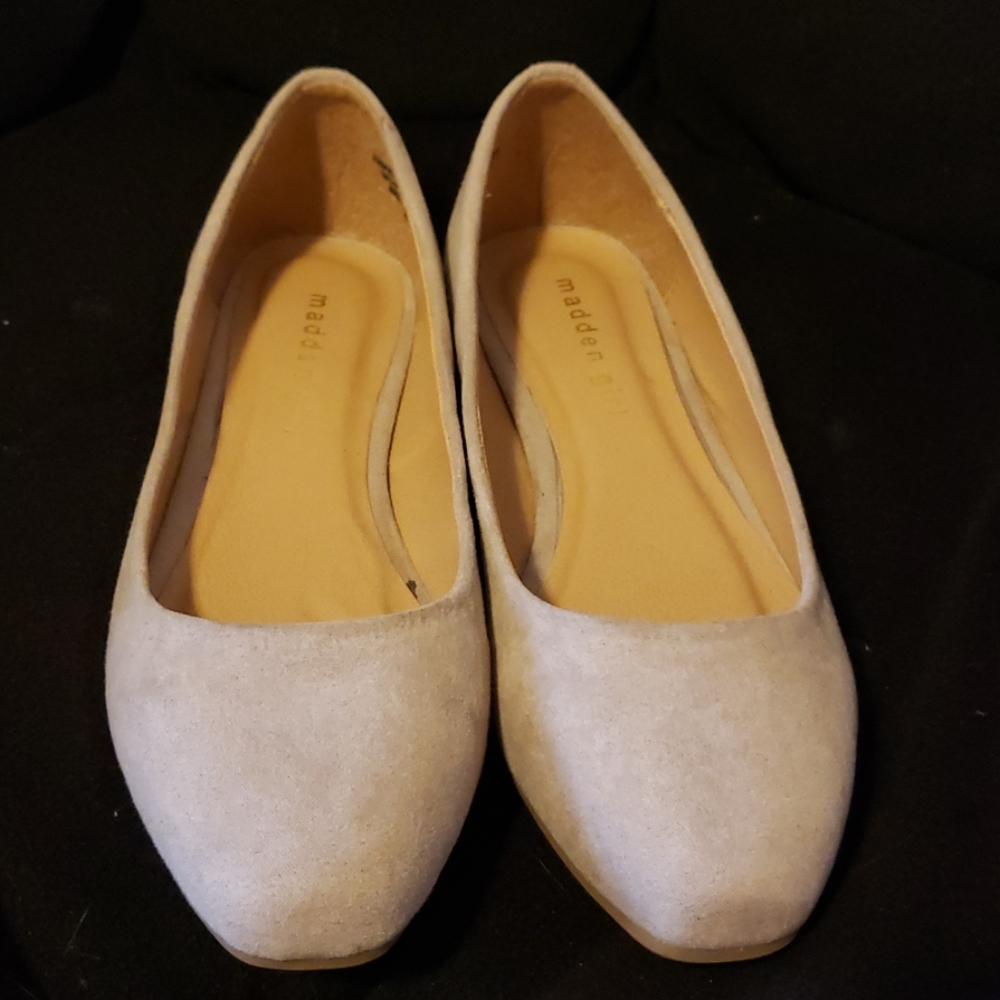 Madden Girl Size 7 taupe flats